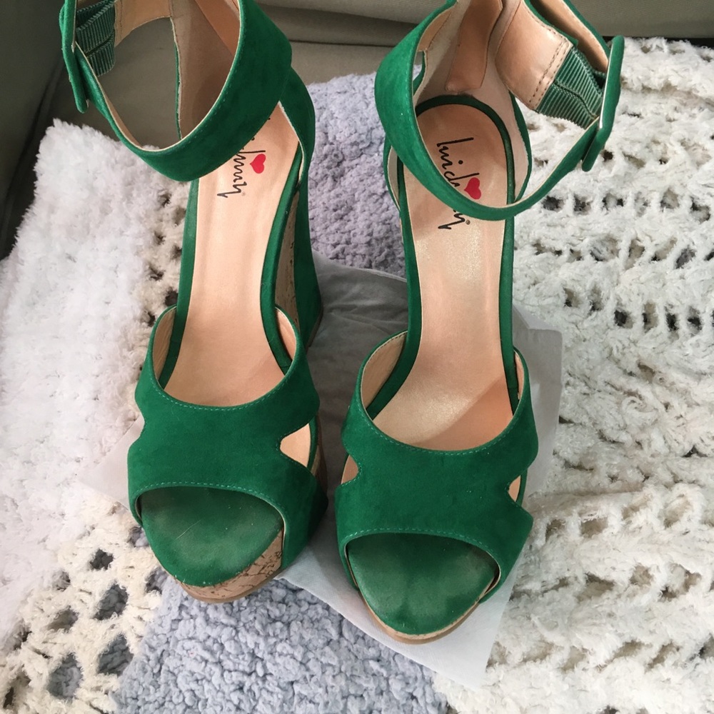 Shoe